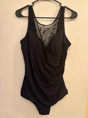 NWOT Maxine Of Hollywood Ruched One Piece Swimsuit - Size 20W
